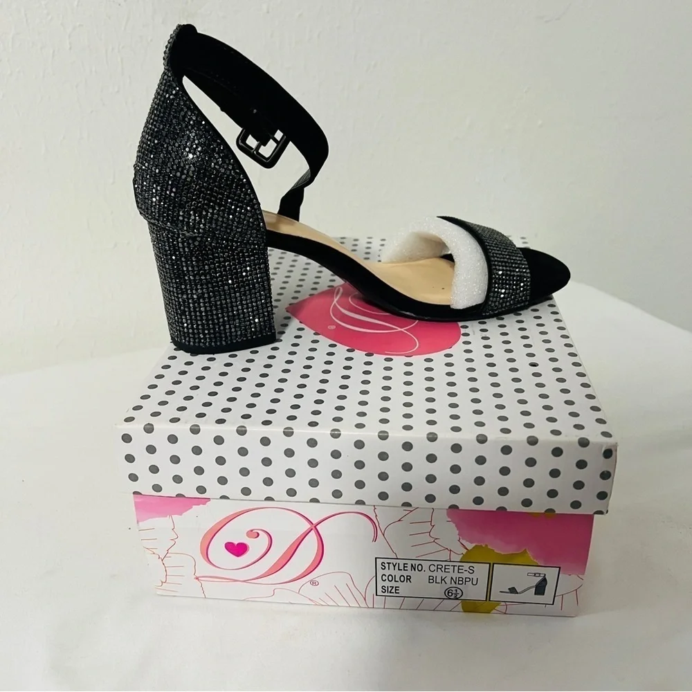 Delicious chic black